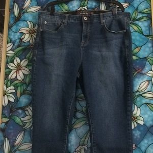 Medium wash Sky High Skinny